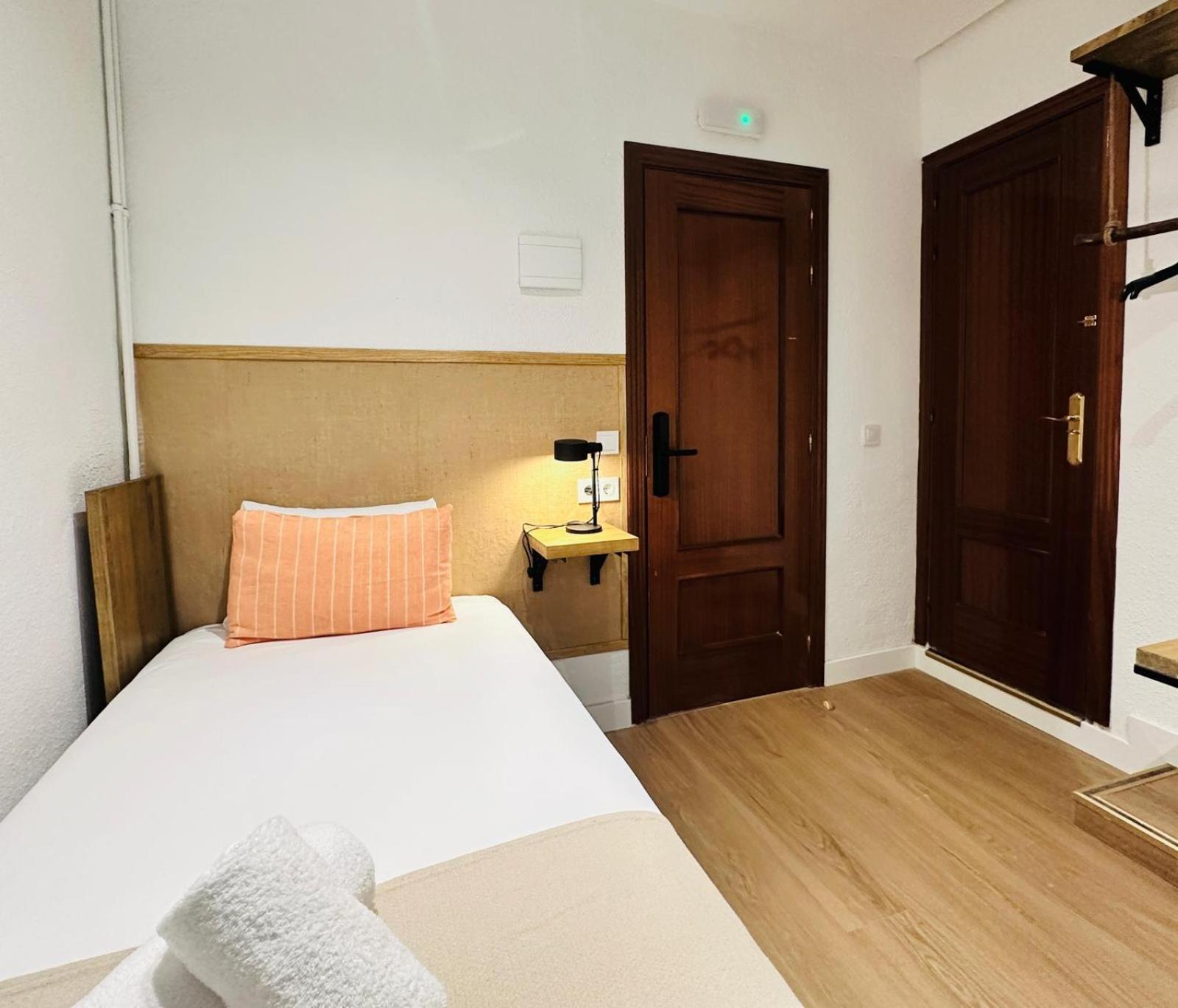 Autentic Boutique Moncloa มาดริด ภายนอก รูปภาพ
